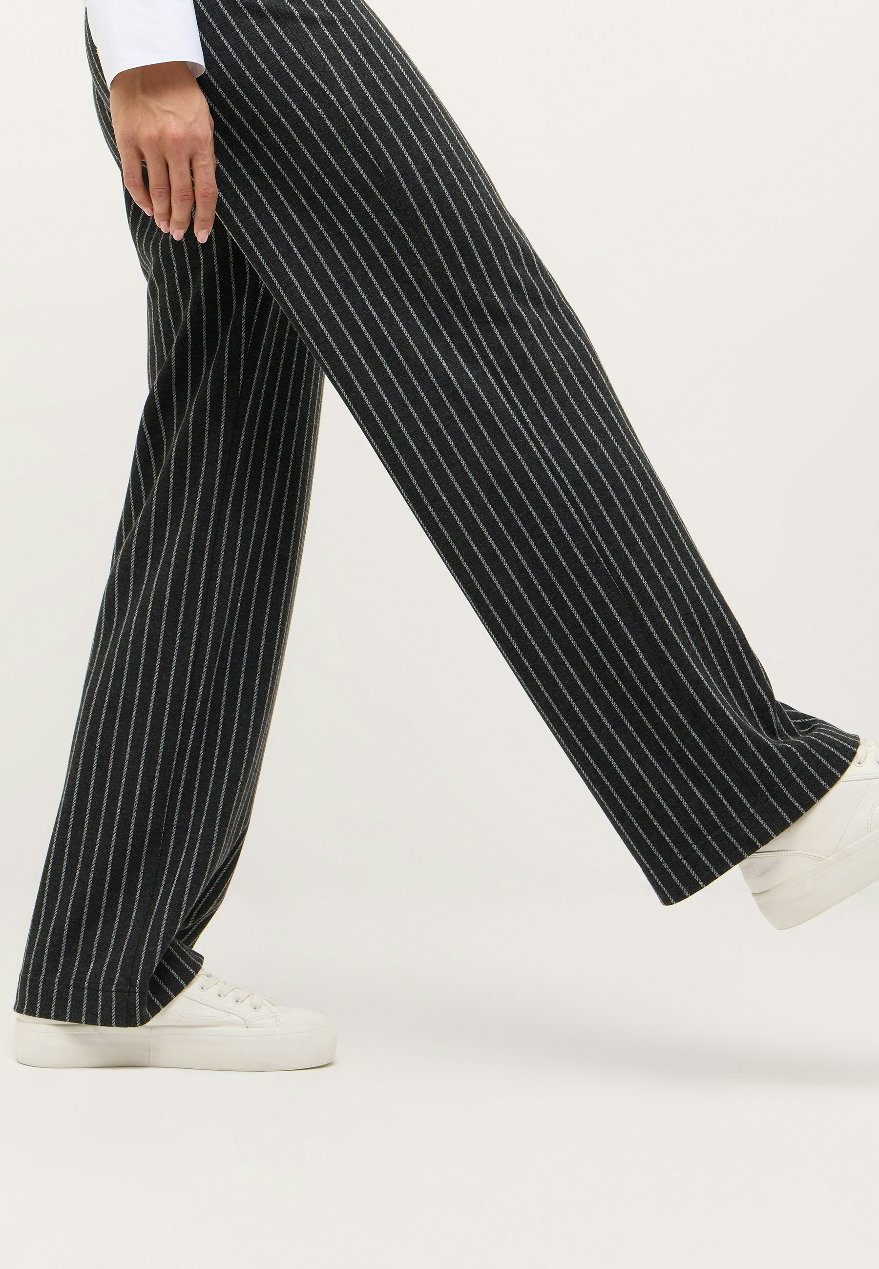 Hose Liz Easy mit Nadelstreifen