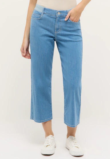 Linn Sporty with pinstripes