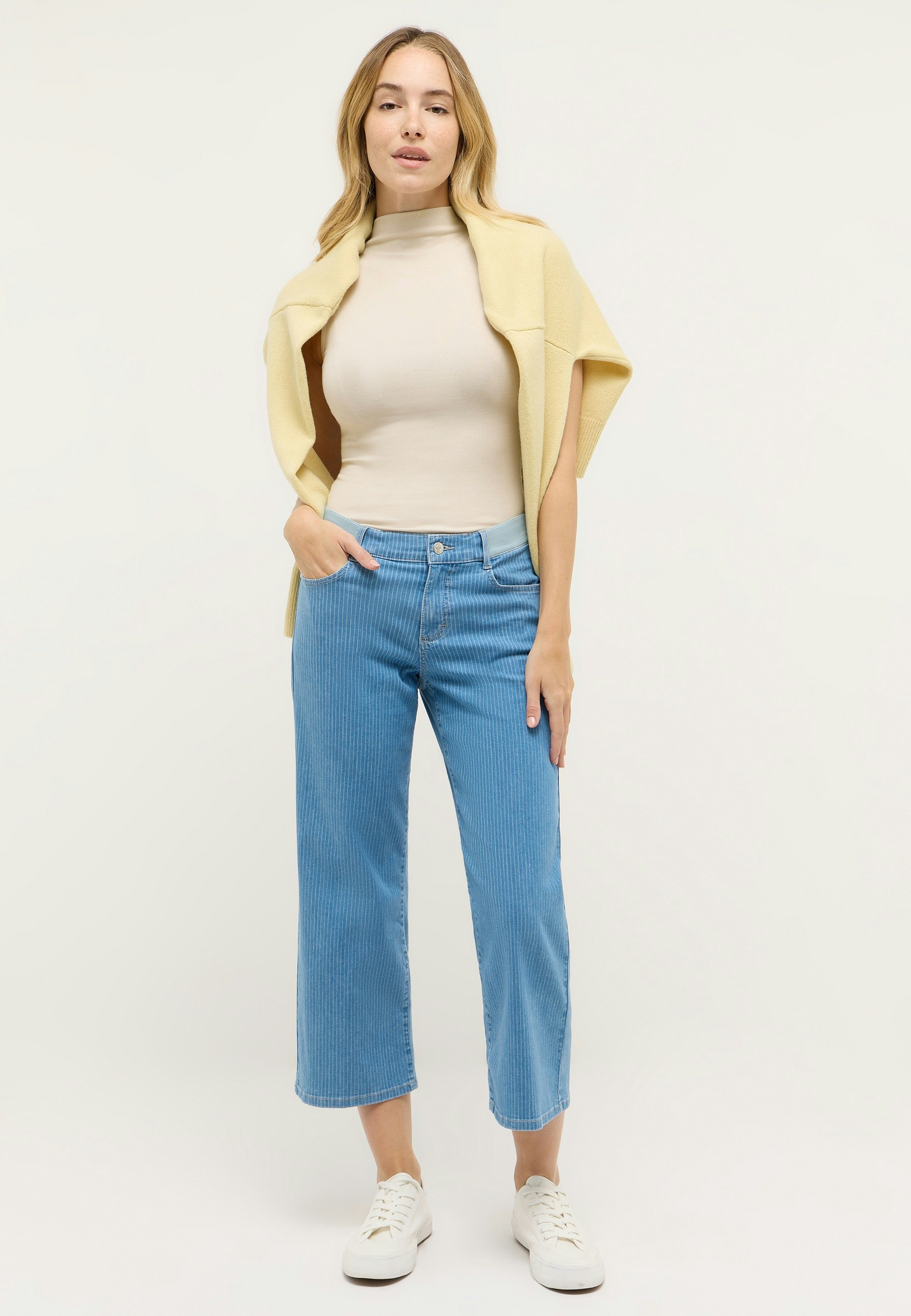 Linn Sporty with pinstripes