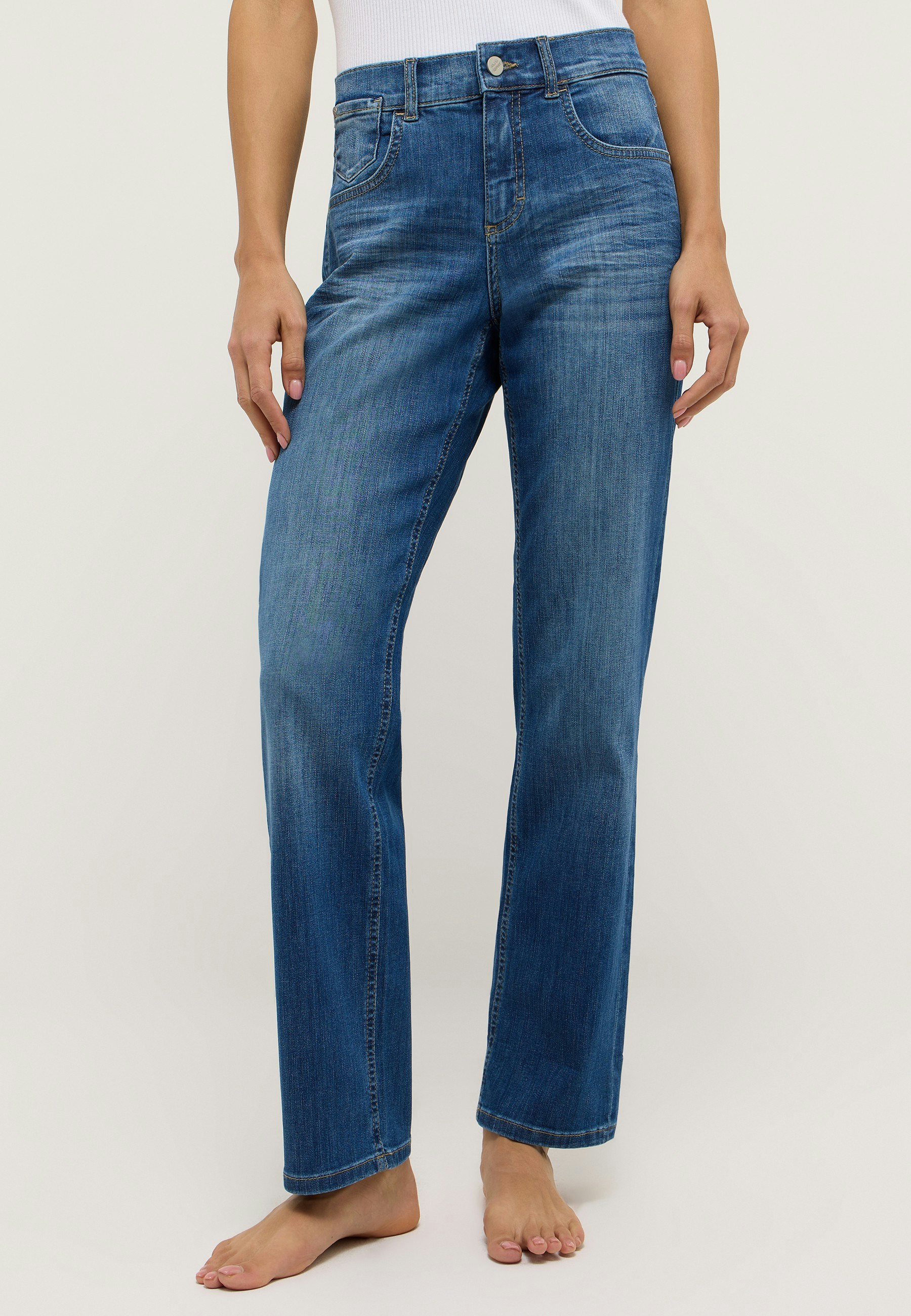 Straight jeans in 5-pocket design