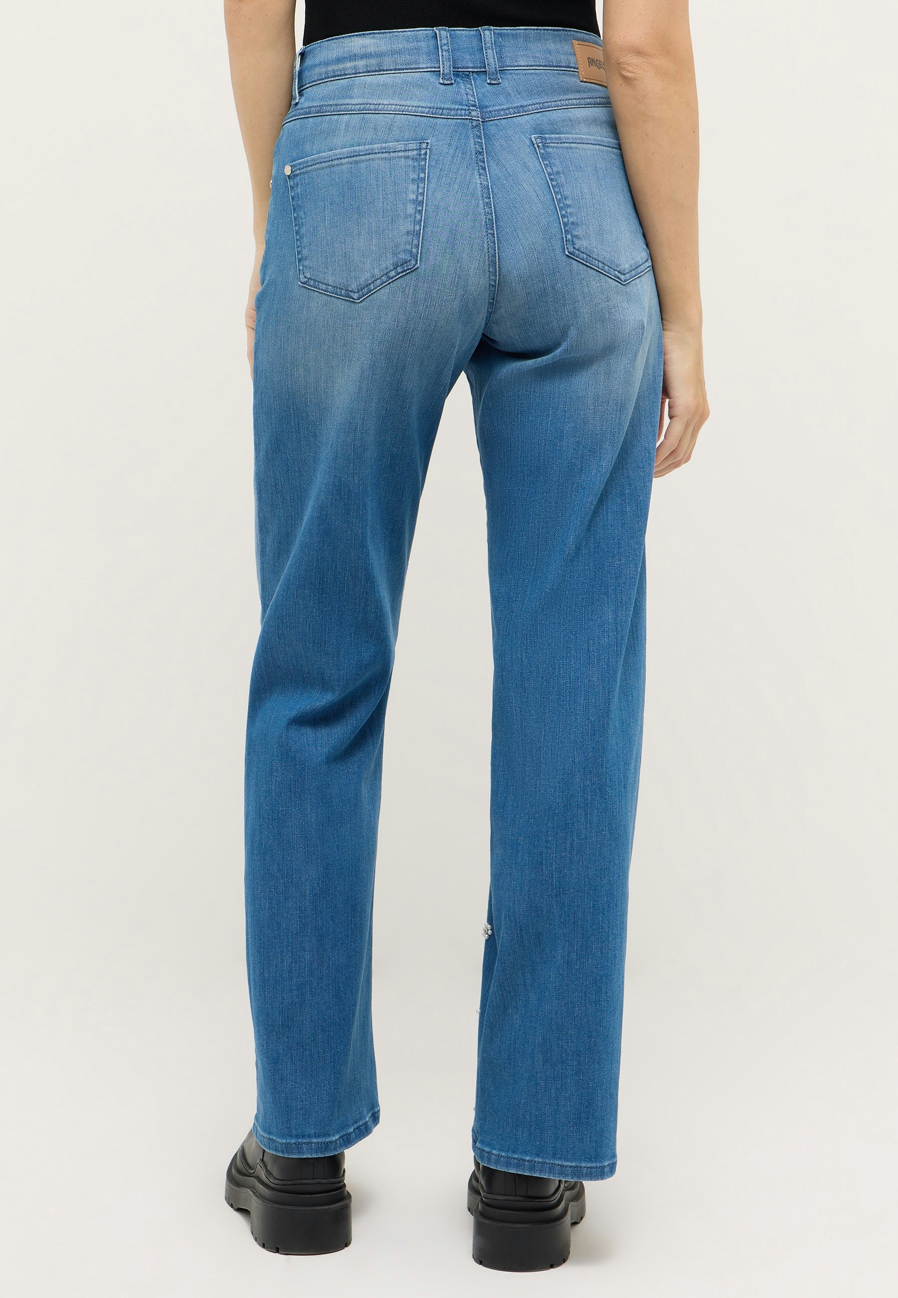 Liz Glam mit Perlen-Blüten