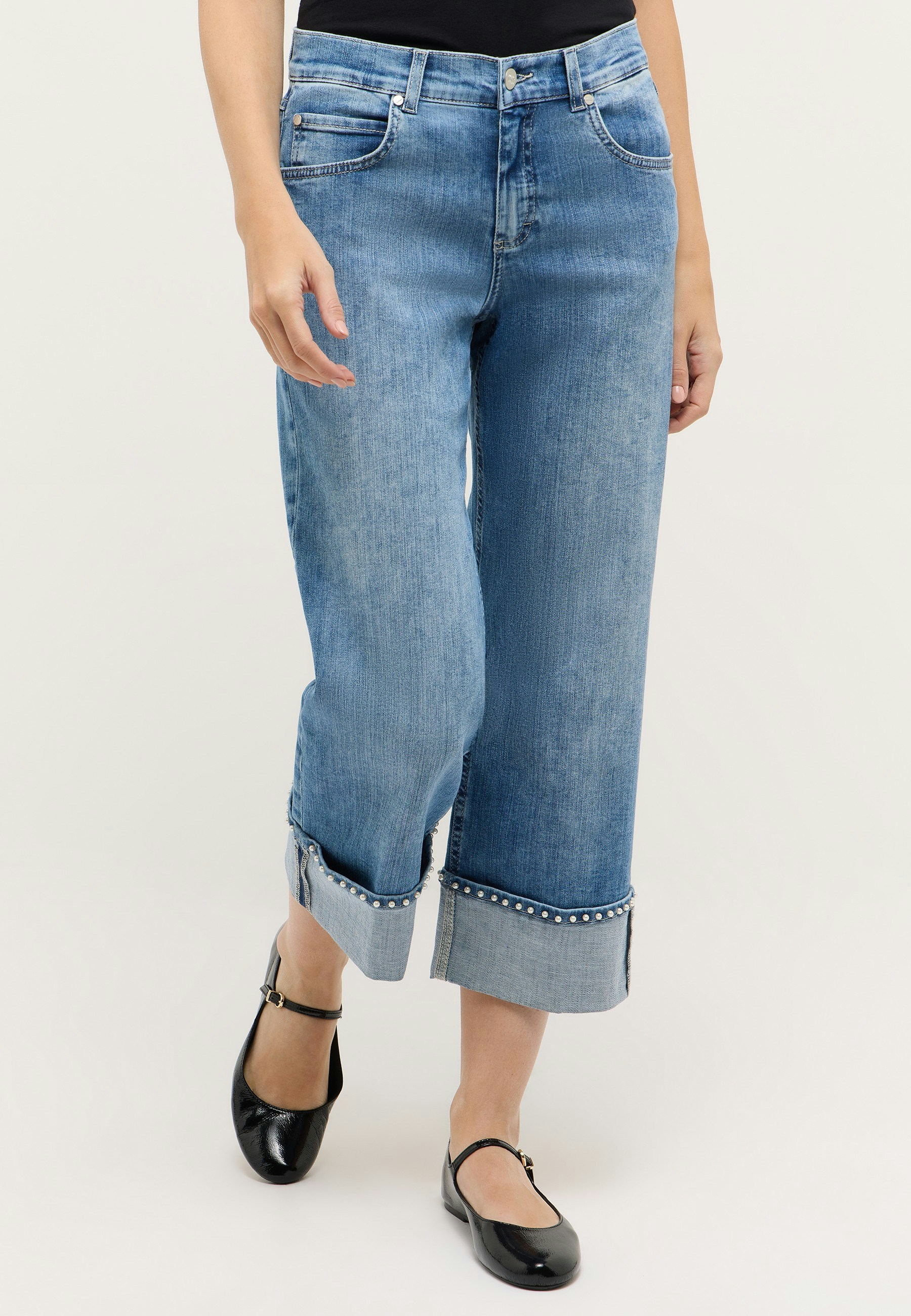 Linn Cool with Pearls