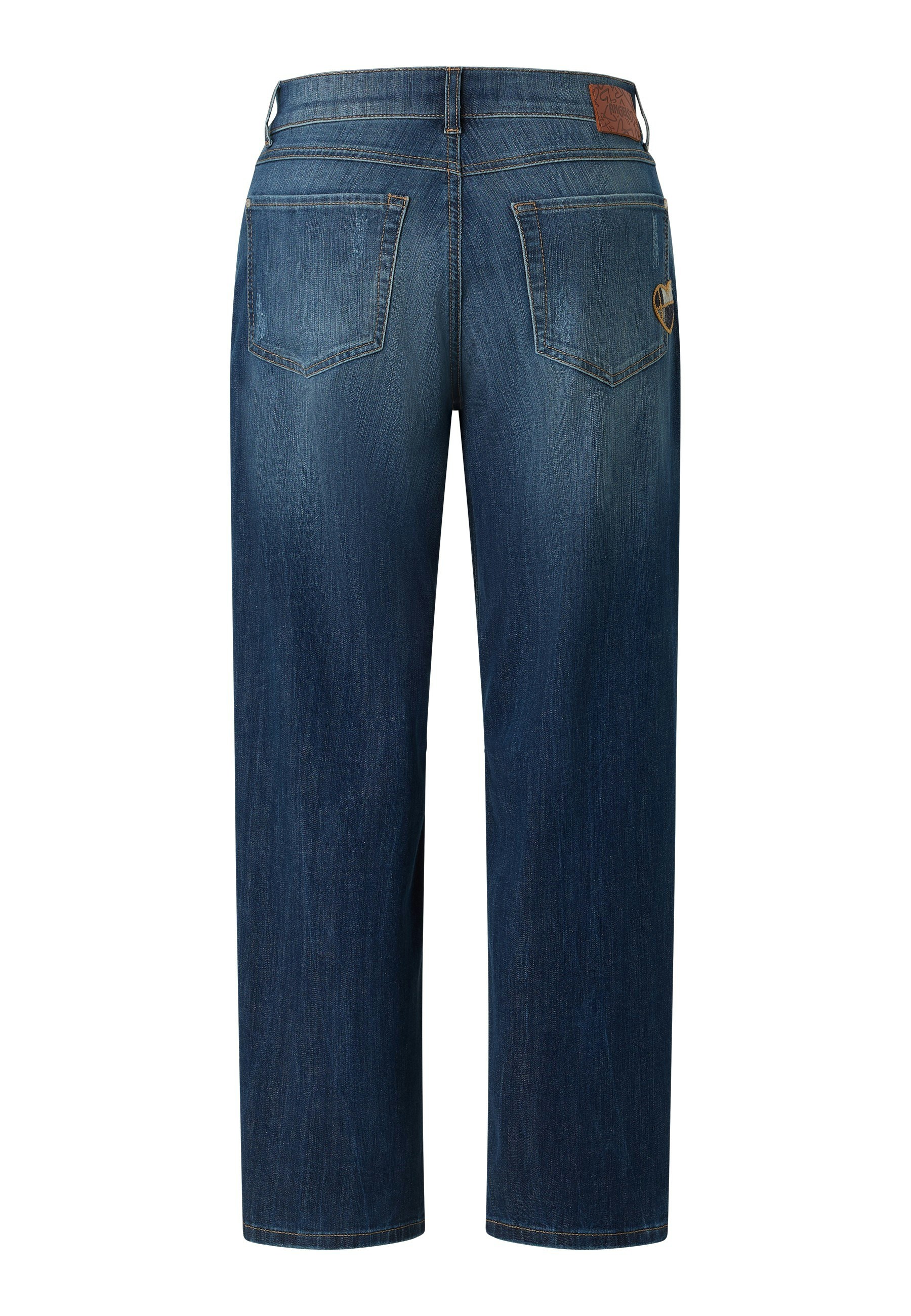 Evy Love mit Herz-Patches