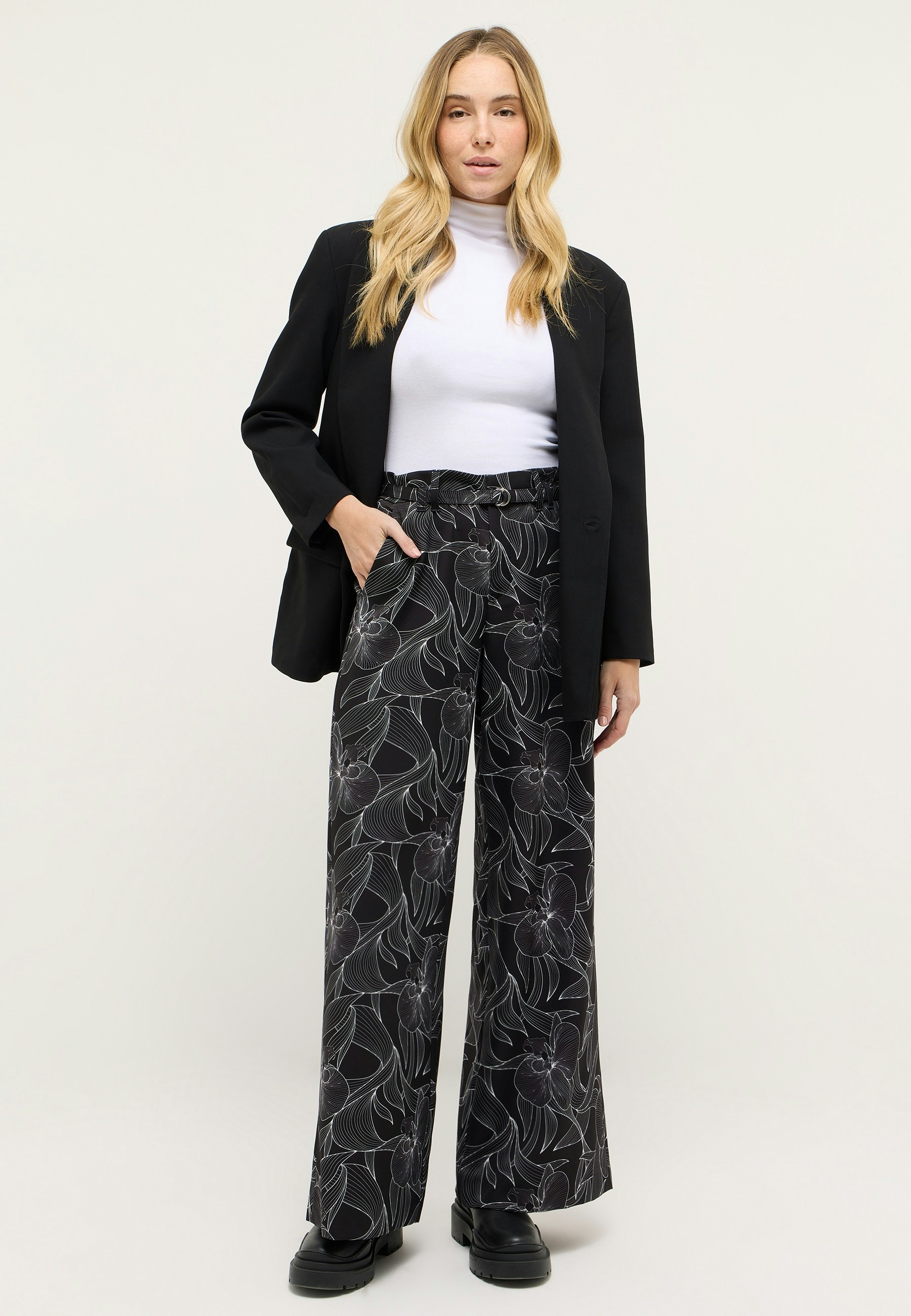 Liva Sleek mit floralem Muster