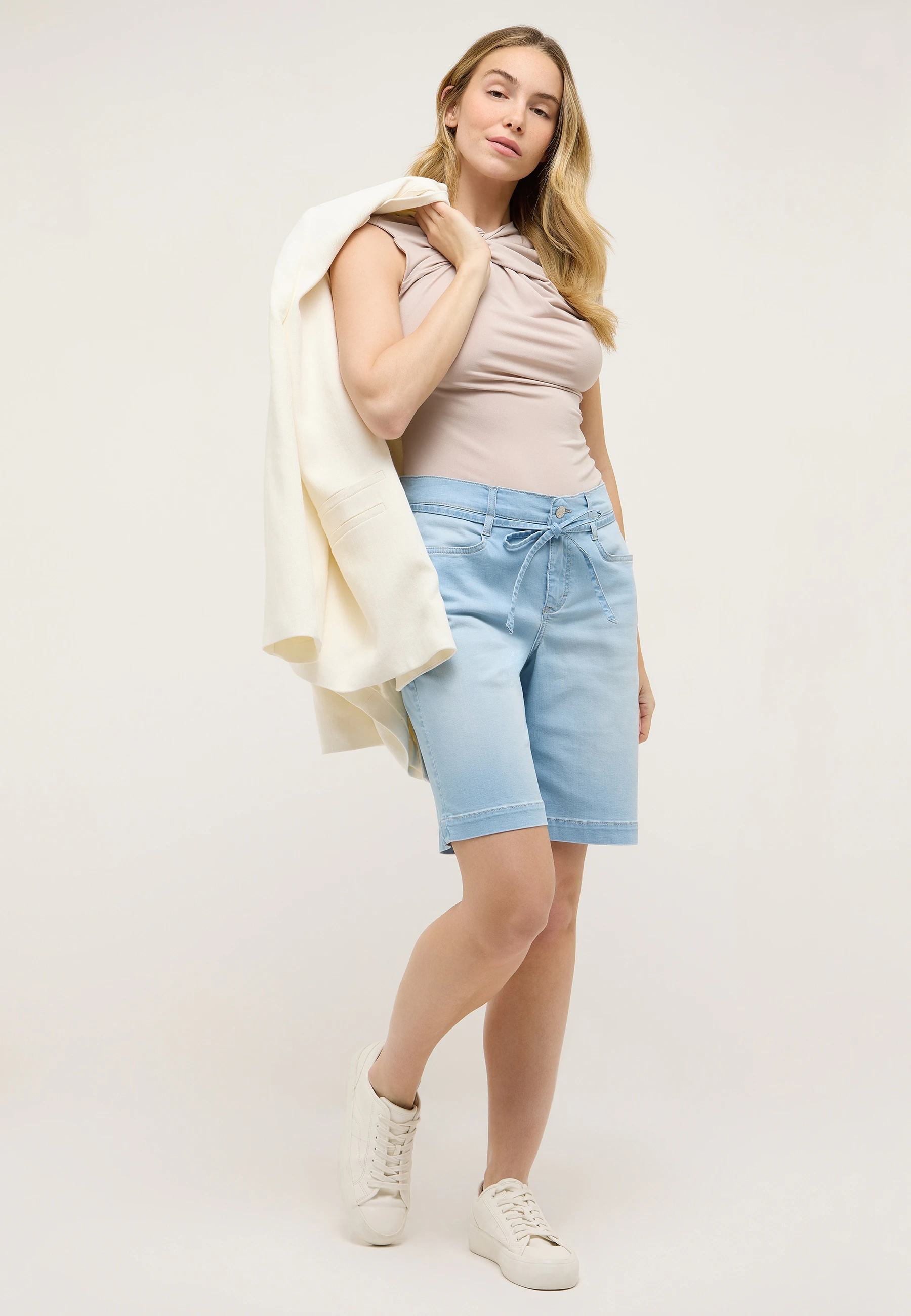 Bermuda Lia City mit Gürtel