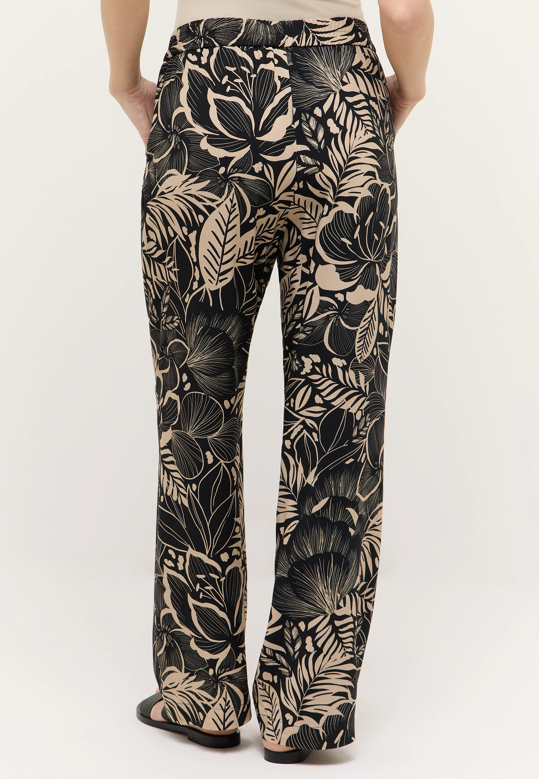 Hose Liva Jump mit floralem Muster