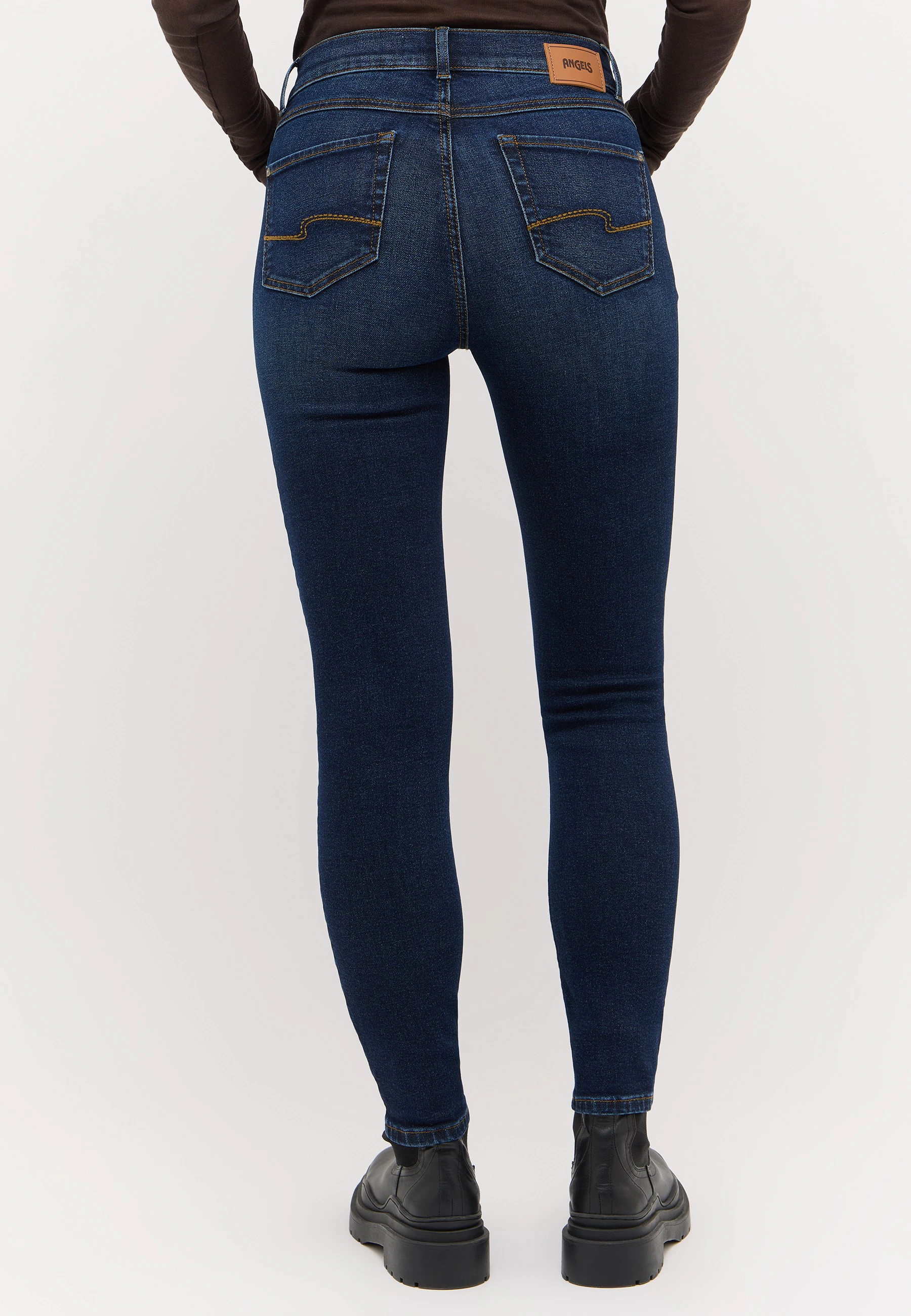 Skinny jeans with used wash
