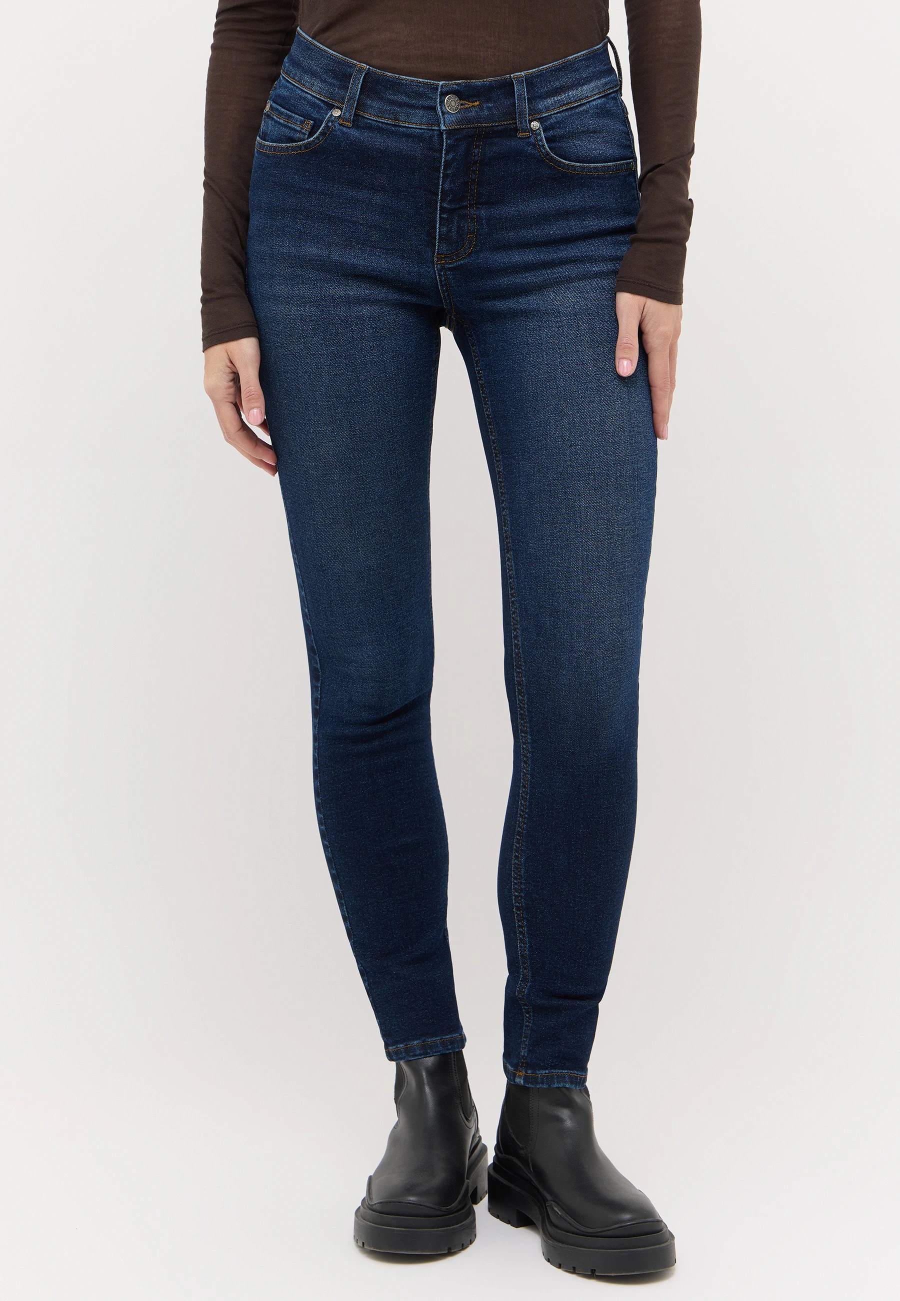 Skinny jeans with used wash