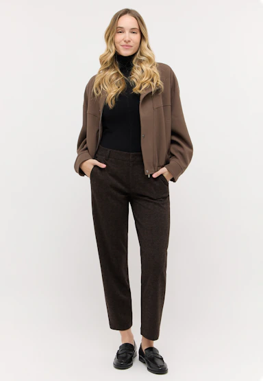 Evy Sleek barrel trousers with herringbone pattern