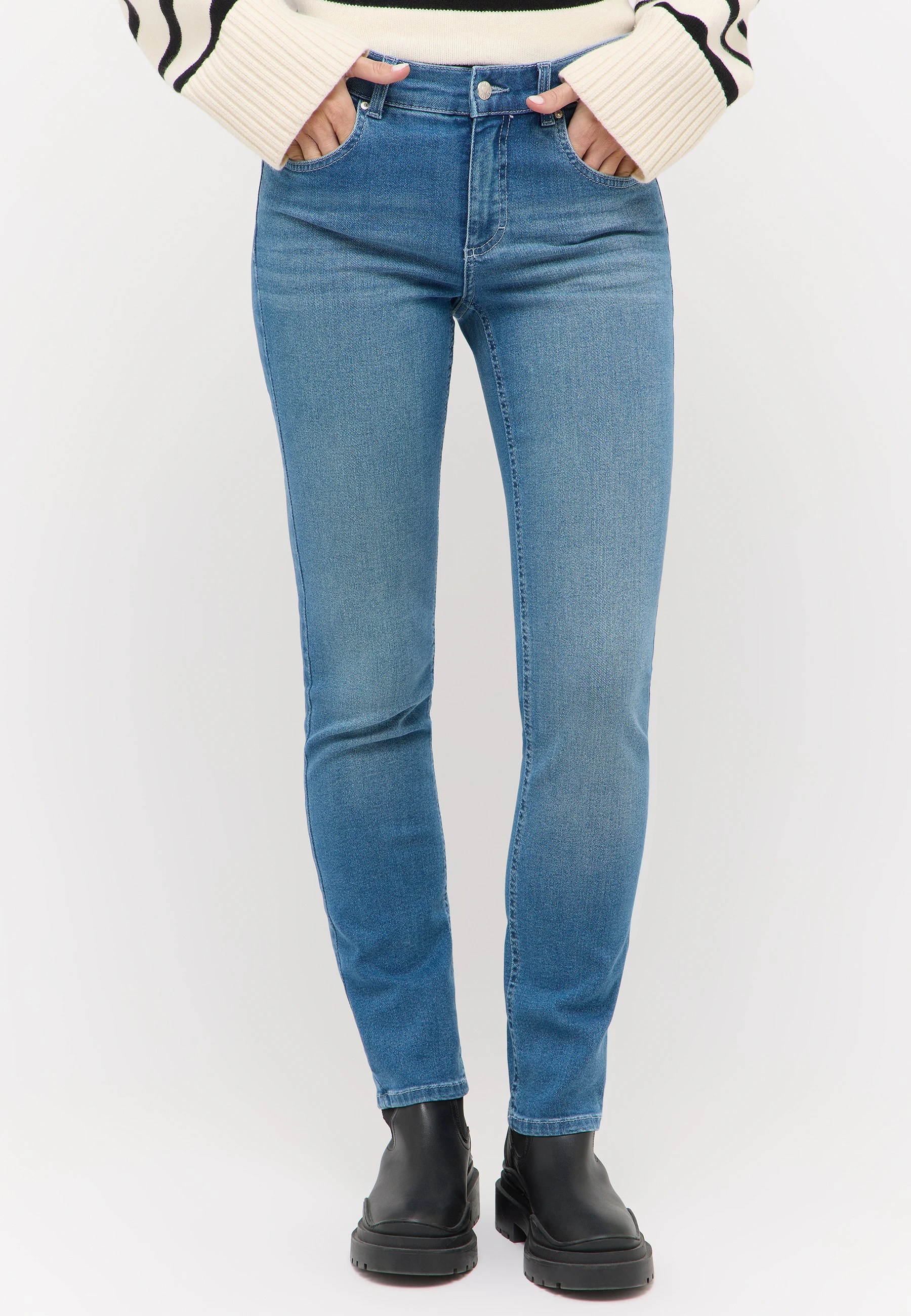 Jeans Cici mit Used-Waschung