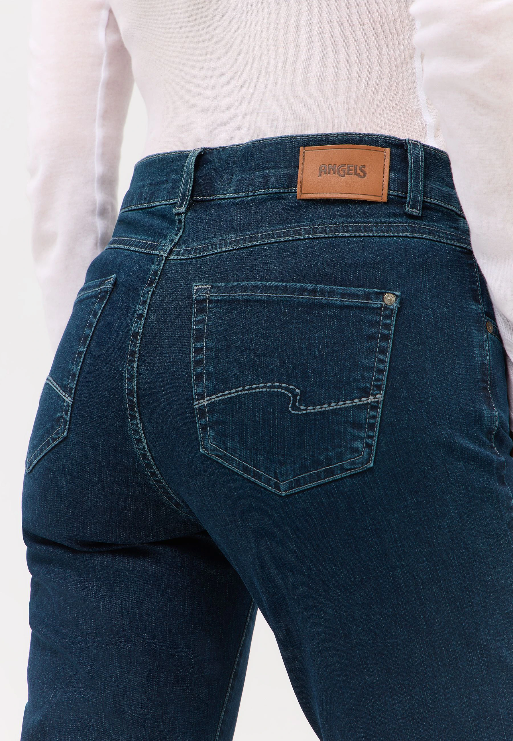 Jeans Dolly mit sportivem Denim