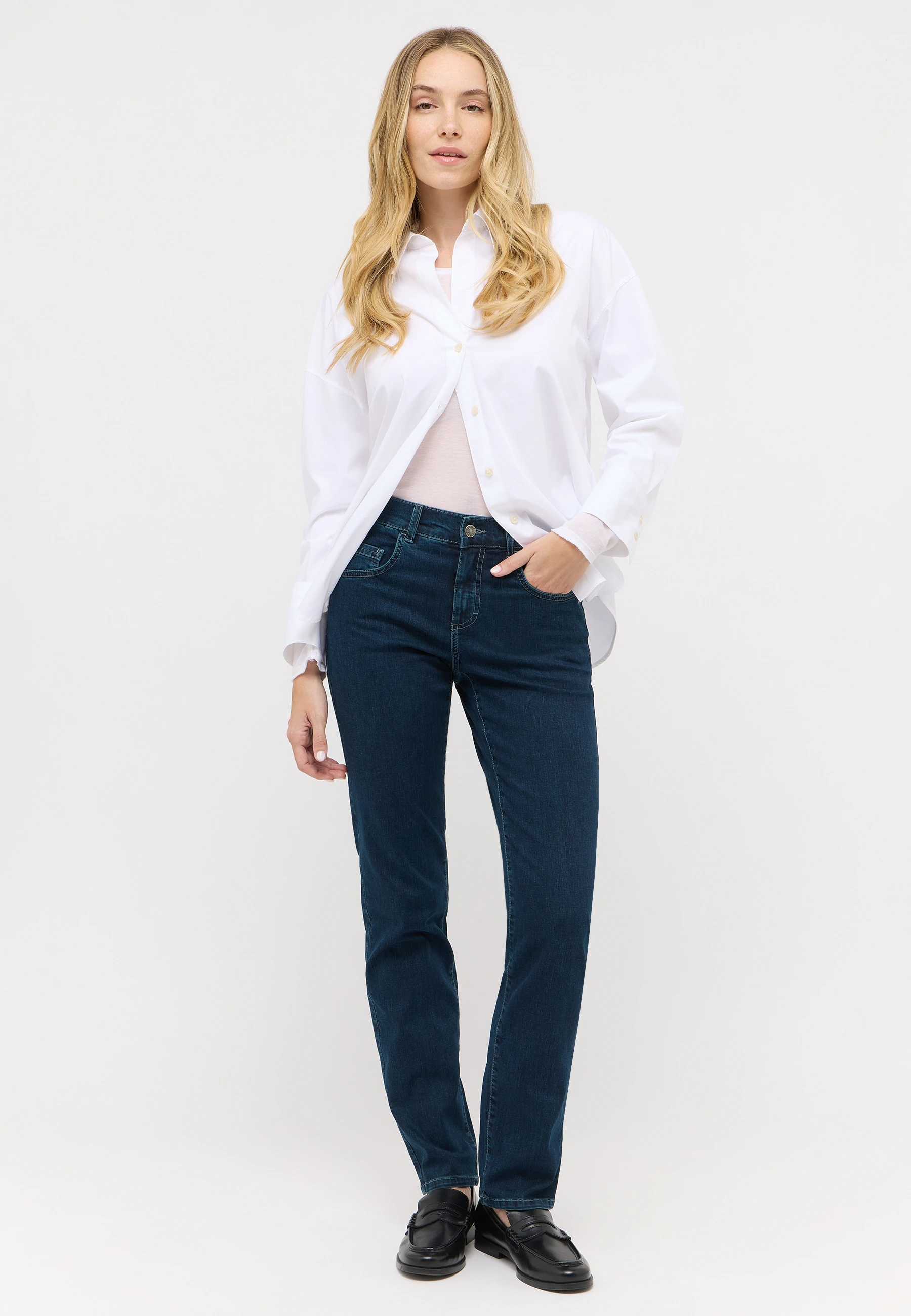 Jeans Dolly mit sportivem Denim