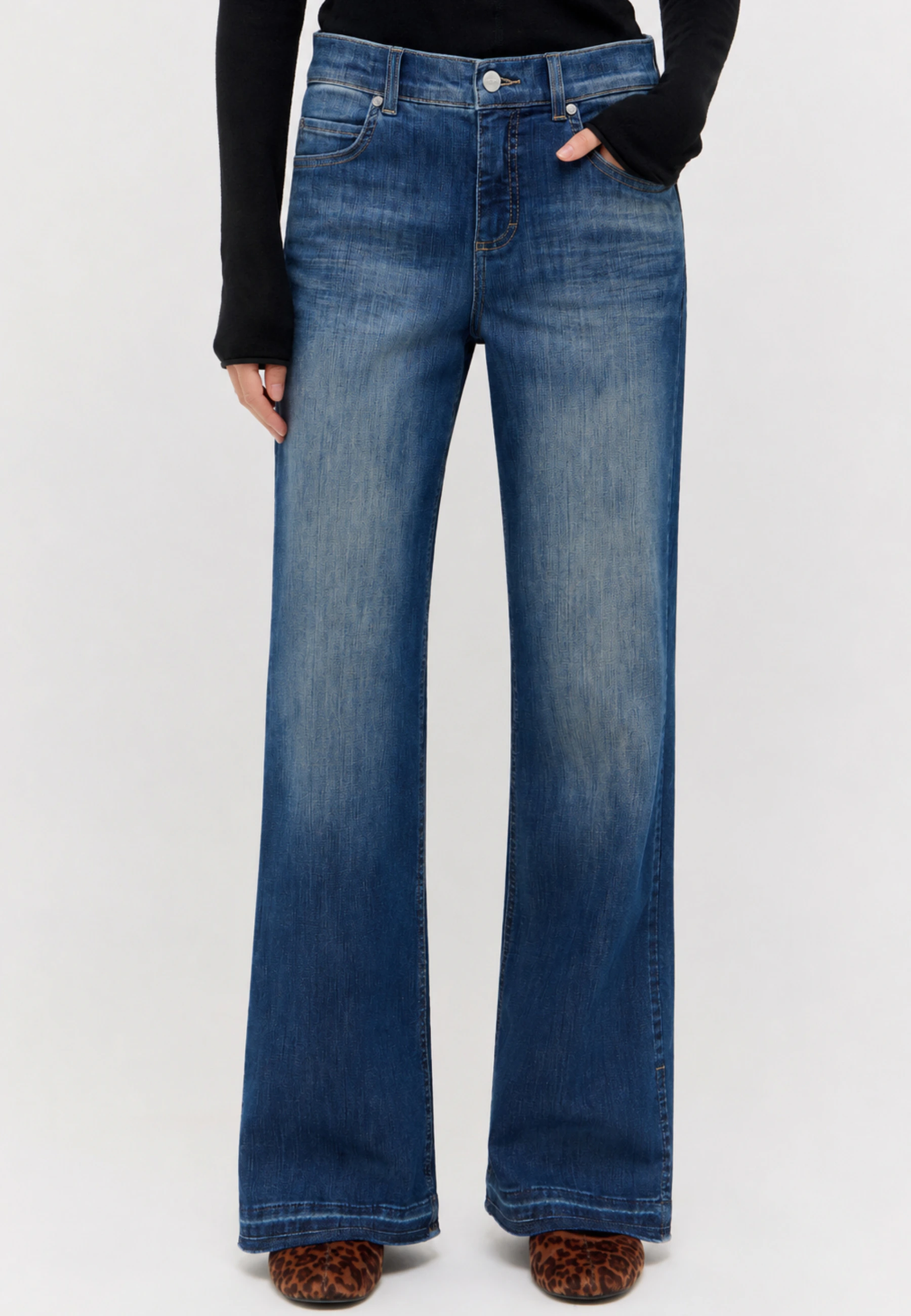 Lara Boho jeans with hem slit