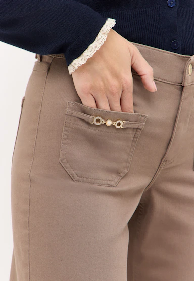 Jeans Liz Glory mit Schmuckdetail